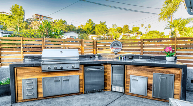 outdoor kitchen