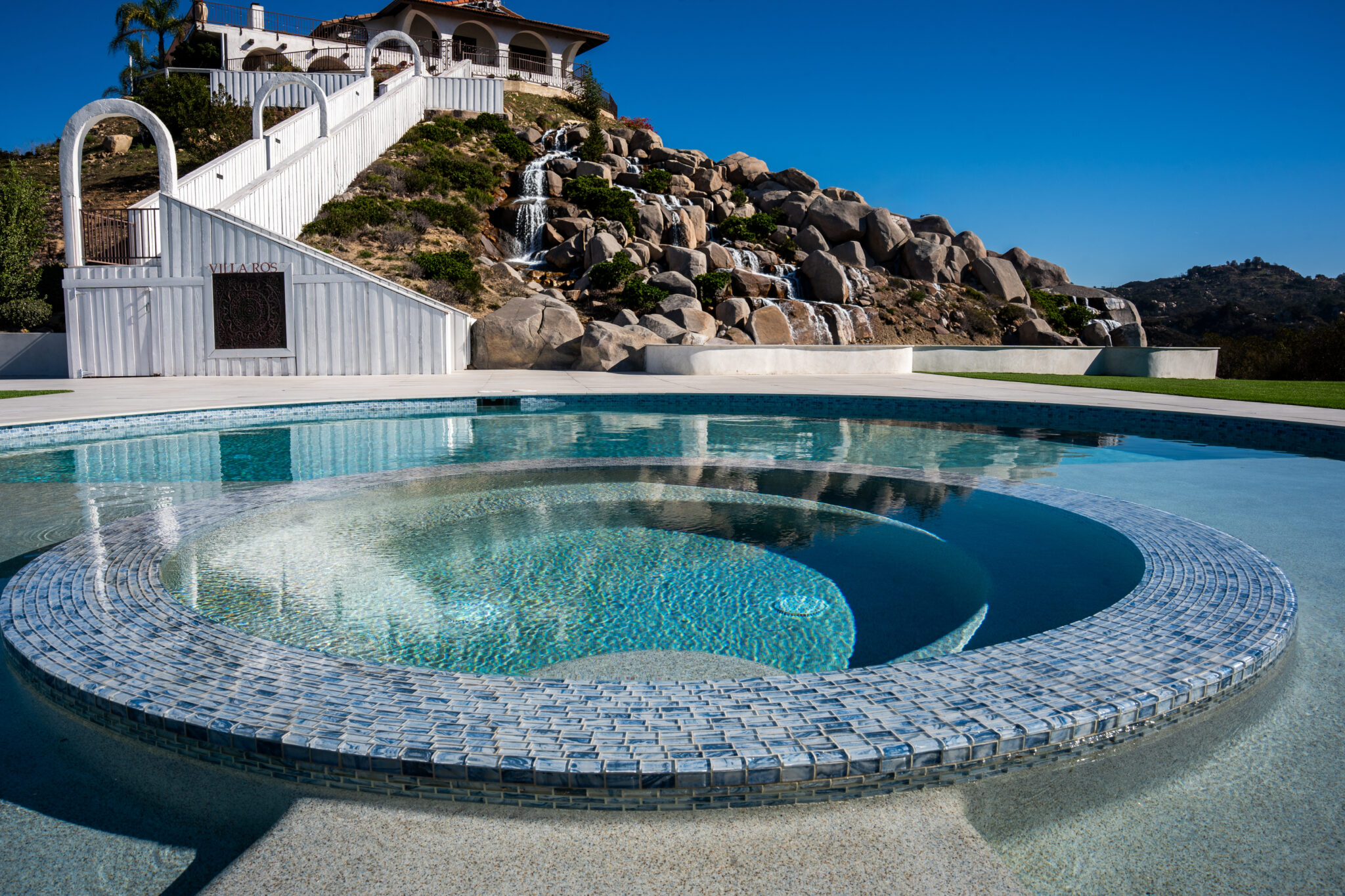 Wedding venue with rock waterfall and jacuzzi in the middle